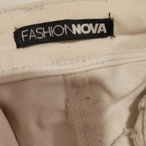 Used White FashionNova Skinny Jeans Size Medium - Picture 2 of 2